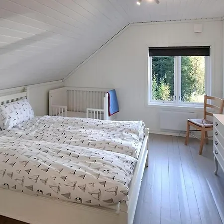 4 Bedroom Beautiful In Ferienhaus *